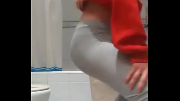 Twerk en el ba&ntilde_o