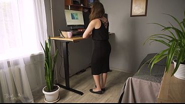 Nonton Secretary Legs Worship In Long Office Skirt thumbnail