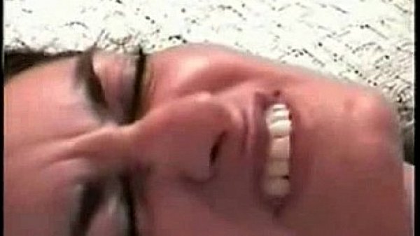 Marido filma esposa com negao