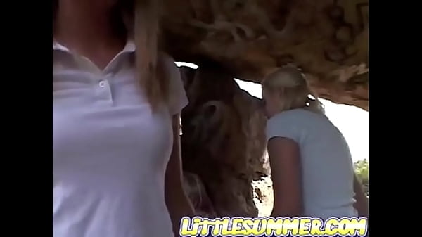 Play MP4 - Little Summer Licks threesome Outdoor