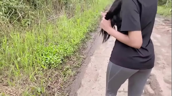 Desi teen outdoor sex near the jogging path