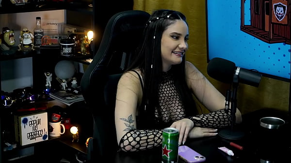 Victoria Camargo Chegou com uma roupa sensual e tirou tudo, o Ruan ficou com muito tes&atilde;o - Podcast P&aacute;pum no Barraco! 