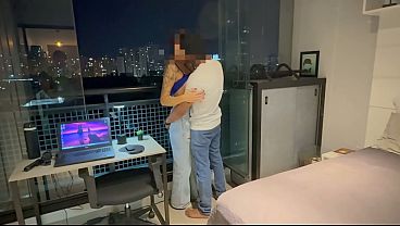 Hotwife Brazileira fode com vizinho personal na varanda do condominio - Casada safada trai o marido corno manso com personal pauzudo e se exibe dando para o macho na varanda do condominio. video thumbnail