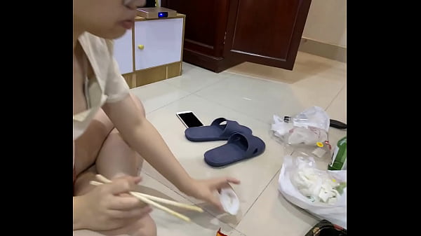 Con bạn v&uacute; to th&iacute;ch thả r&ocirc;ng 