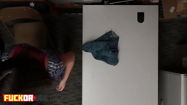 Play MP4 - Brunette hottie talked into riding dick