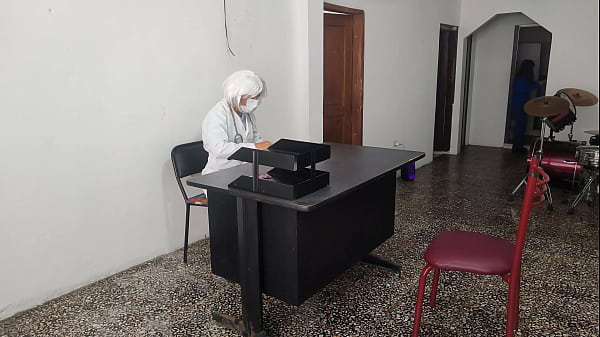 Nonton The Doctor Has Sex With His Secretary In The Customer Service Office. She Rides Him Very Sensually On The Desk At Work thumbnail