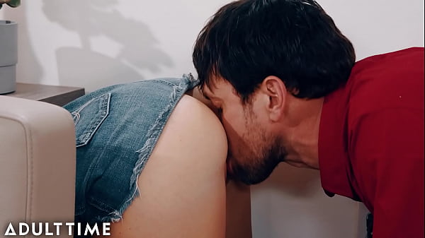 ADULT TIMENanny Riley Jacobs GetsStuck And GivenA Facial By Cheating Husband Preston Parker