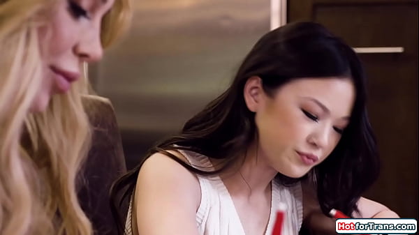 Play MP4 - Busty tgirl Gracie Jane fucks assistent