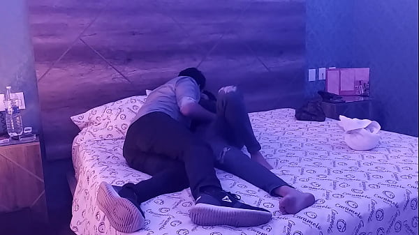 Amante ama hacer la doble penetración en motel MadresolteraPARTE 1