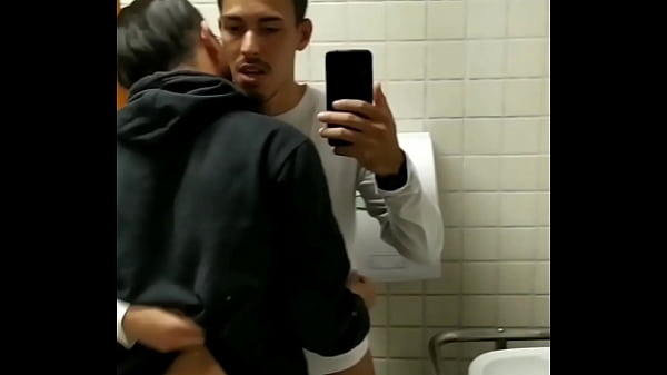 Engole Minha Rola No Banheiro thumbnail