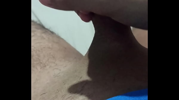 Joven masturbando se viene rico 