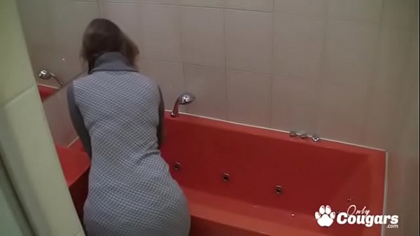 Chubby mandy starts finger banging her pussy on spy cam