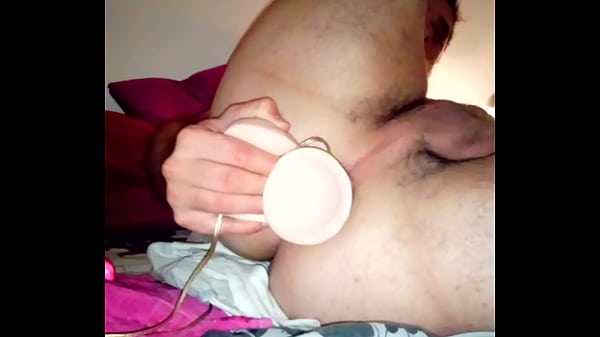 Je me gode 25cm dans un cul accueillant et ouvert pendant que maman n'_est pas l&agrave_