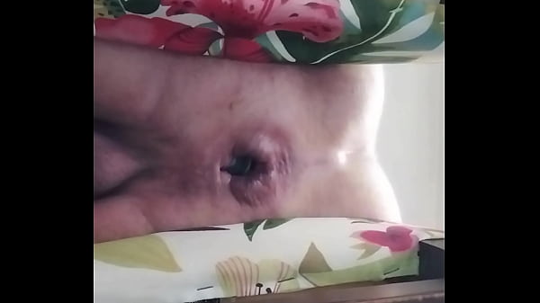 cuzao aberto com brinquedo 