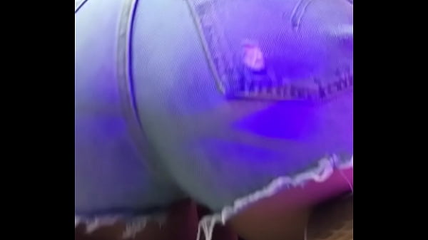 Masturbando minha bucetinha enquanto meu padrasto estáno quarto ao lado Little Sophie