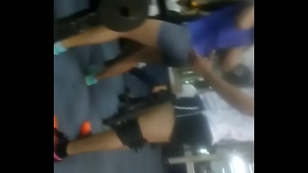 Play MP4 - Ariana entrena duro