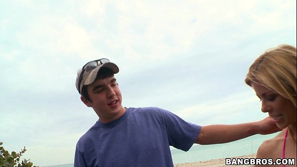 Play MP4 - Pornstars pick up guys at the beach