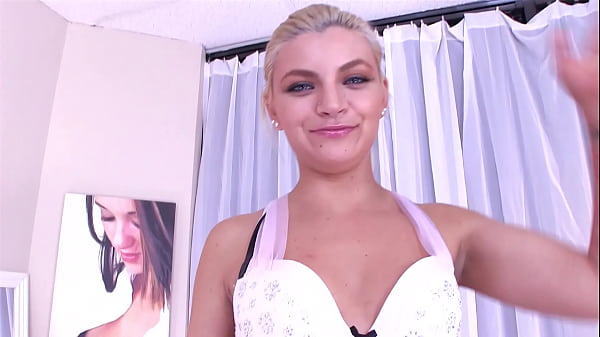 Nonton Alex Little 19 Yo Blonde Blue Eyed Cutie Huge Cock Pov Blowjob And Huge Load Messy Cum Facial thumbnail