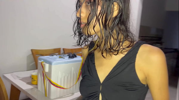 Nonton Mi Hermanastra Esta Enojada Y Yo Me Aprovecho Para Follarla Dura Y Mi Gran Polla La Pone Feliz. thumbnail