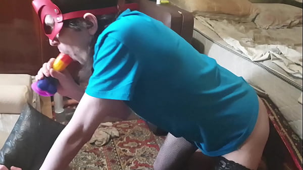 Crossdresser_anal solo sex with riding dildo