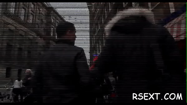 Horny chick giveshot oral stimulation