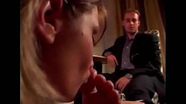 hot girllicks male feet