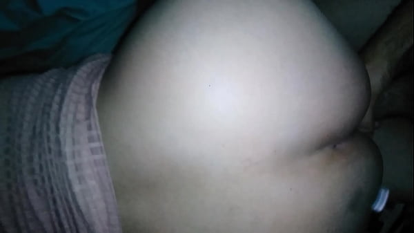 La Penetro En Cuatro Con Su Vestidito Corto Rosadito Mientras Filmo Con El Telefono thumbnail