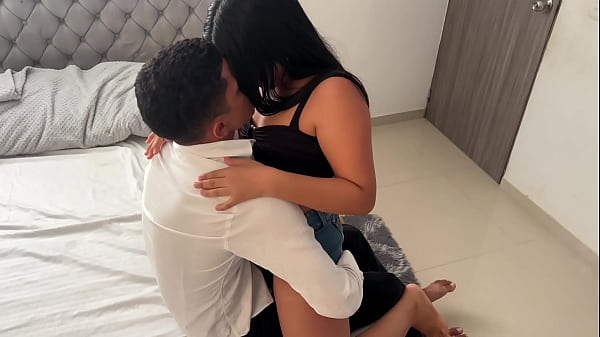 Mi hermanastrome folla cuandonos dejan solosen casa