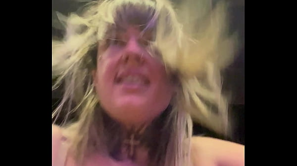 Mulher na_academiatoda suada que_chega tem q tirar a camisa de Tao molhada q ta Escorria_pelas perna a buceta toda meladaeos maronbas não parava de olha pra sua bucetamelada