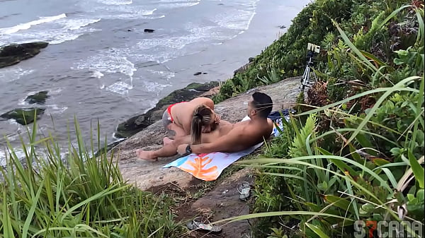 Flagrante homem transando com loira gostosa na praia itanhaem 