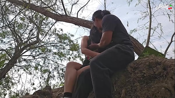 Mamada En El Lago. Le Pido Una Masturbada Y Mamada Por Una Recompensa. thumbnail