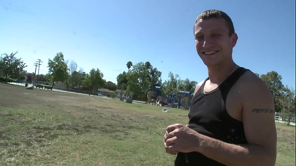 Nonton Fucking Brunette Milf Piper Austin thumbnail