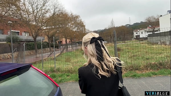 Play MP4 - I meet a blonde girl in the middle of the street and we fuck in public