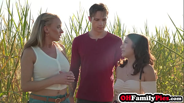 Play MP4 - Amber Summer enjoys hardcore pussy fucking and hot teen enjoyed it rough