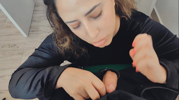 My Neighbor's Big Ass And Her Feet Drive Me Crazy thumbnail