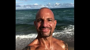 Play MP4 - BEACHBODY PORNSTAR MAXXX LOADZ AT THE BEACH SHOWING OFF HIS ABS