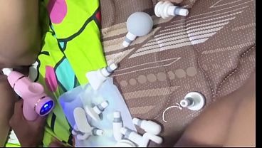 Ngocokin memek kakak ipar menggunakan dildo sampai becek