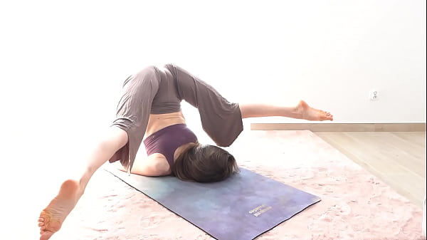 Nonton Yoga Poses To Make Her Orgasm thumbnail