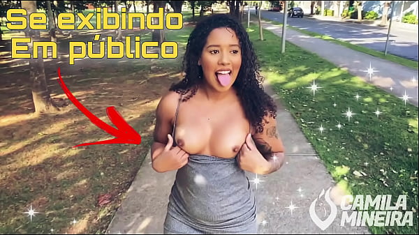 Novinha safada se exibindo_EM PÚBLICO com_um plug_no cuzinho