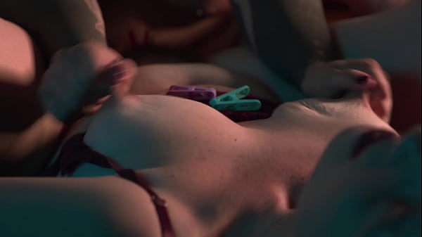 Let me put my bare butt and feet in your face 