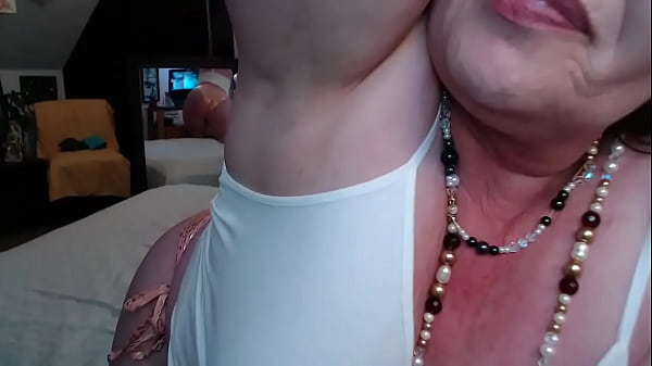 813_Sexy PAWG DawnSkye1962 Is letting you explore mybody armpits ass under_boob behind the_knees