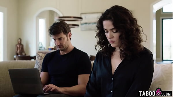 Play MP4 - Computer technician finds porn on latina MILF Victoria Voxxx her pc