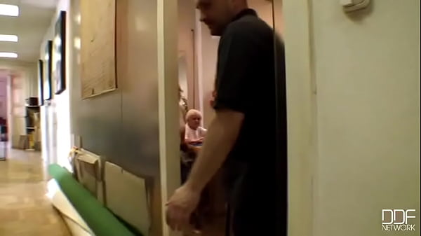 Backstage booty bounce 