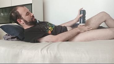 R&eacute_veil avec une &eacute_rection matinale bien chaude