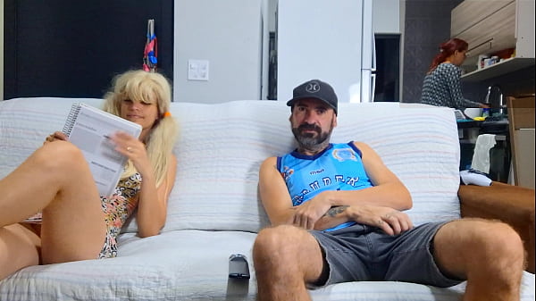 Play MP4 - Fodi minha enteada enquanto minha esposa limpava cozinha&excl;