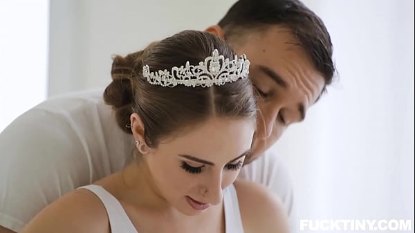 Exxxtra Small -  Penelope Kay 