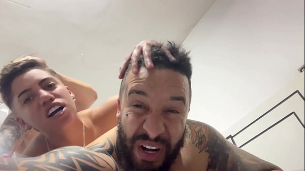 Play MP4 - Aquele sexo gostoso sentindo a socada ate o fim no cu e na buceta no pelo ate gozar juntos &excl;