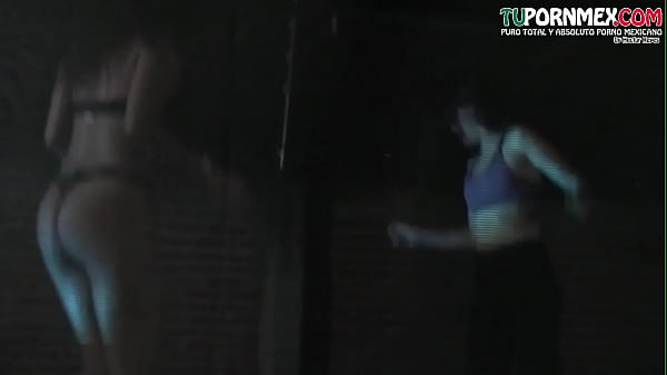 Observando A Unas Amigas thumbnail