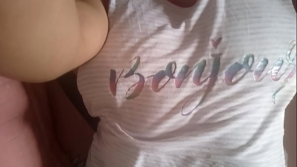 Play MP4 - Una dulce jovencita muy ardiente desea que la chupen en el co&ntilde;o y que pasen su lengua en su clitores esta exitada y se masturba para quitarse esas ganas&period;
