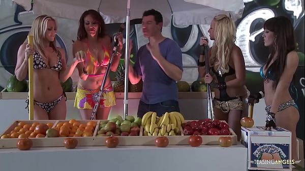 Instead of a tip the blonde and brunette sluts give the fruit vendor their assholes
